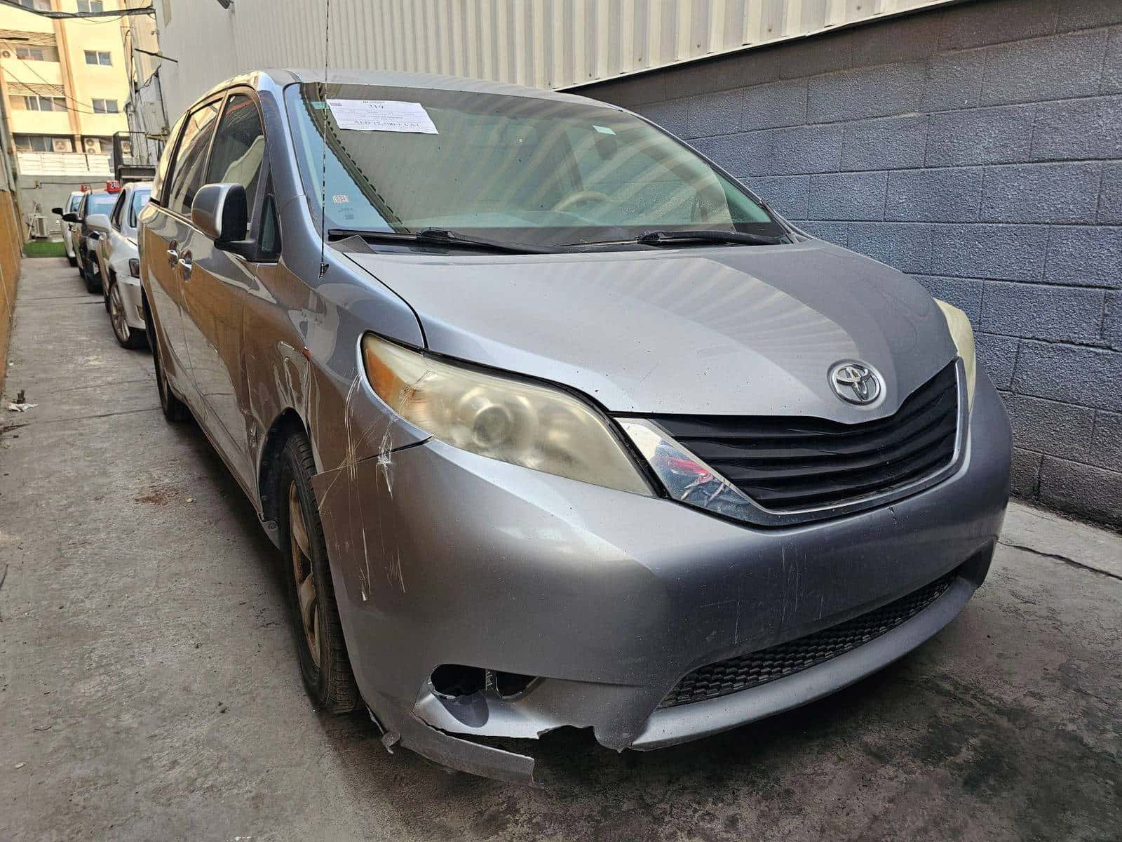 Toyota Sienna 2011 thumbnail 2