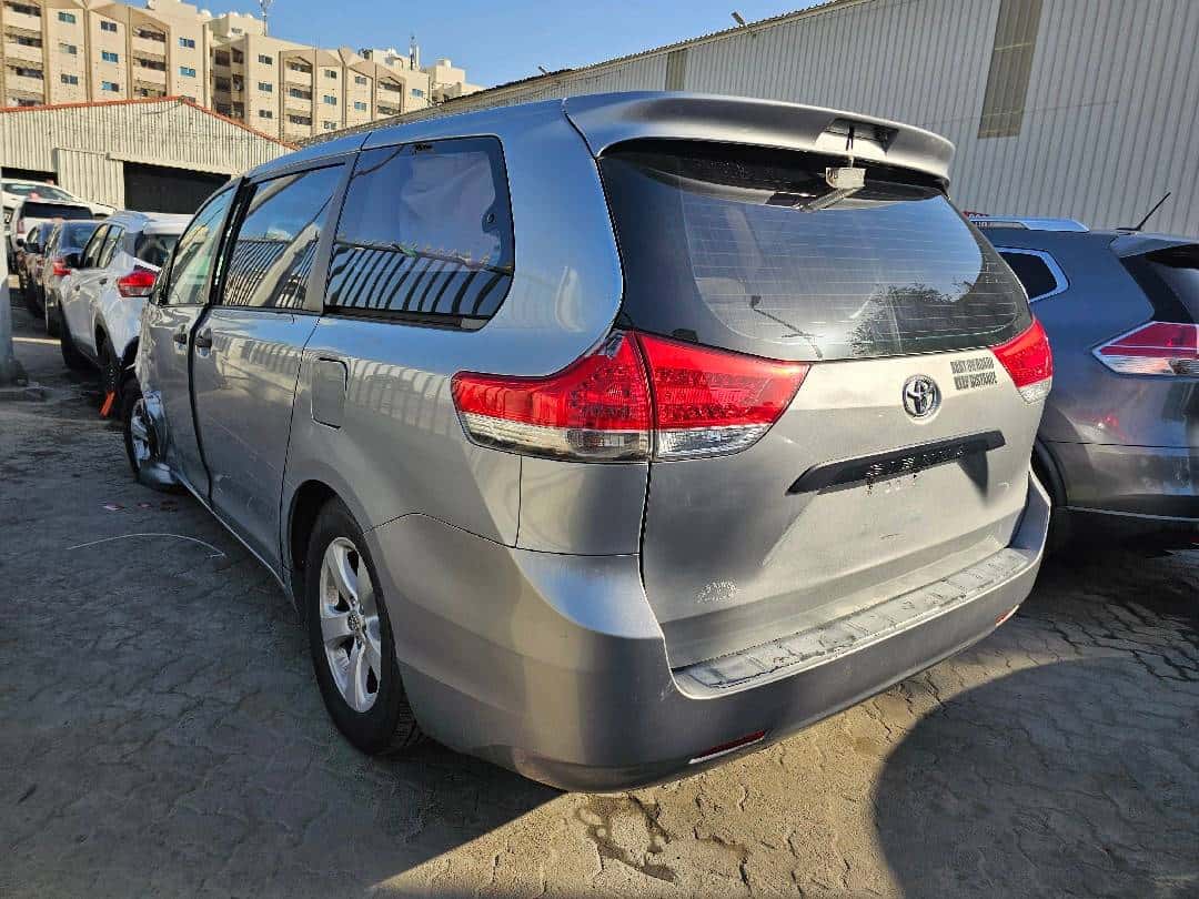 TOYOTA SIENNA 2011 thumbnail 1