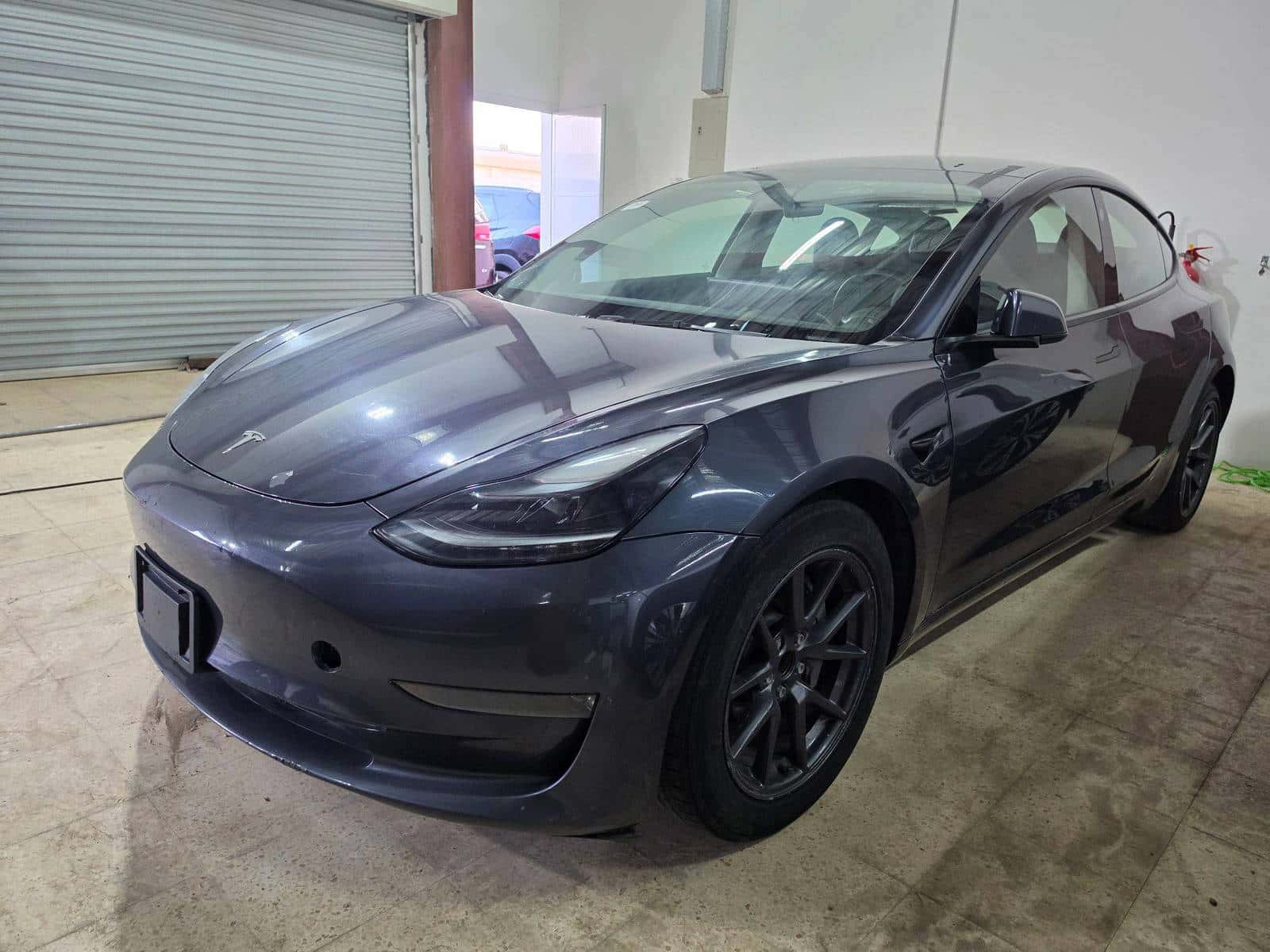 Tesla Model 3 2023 thumbnail 2
