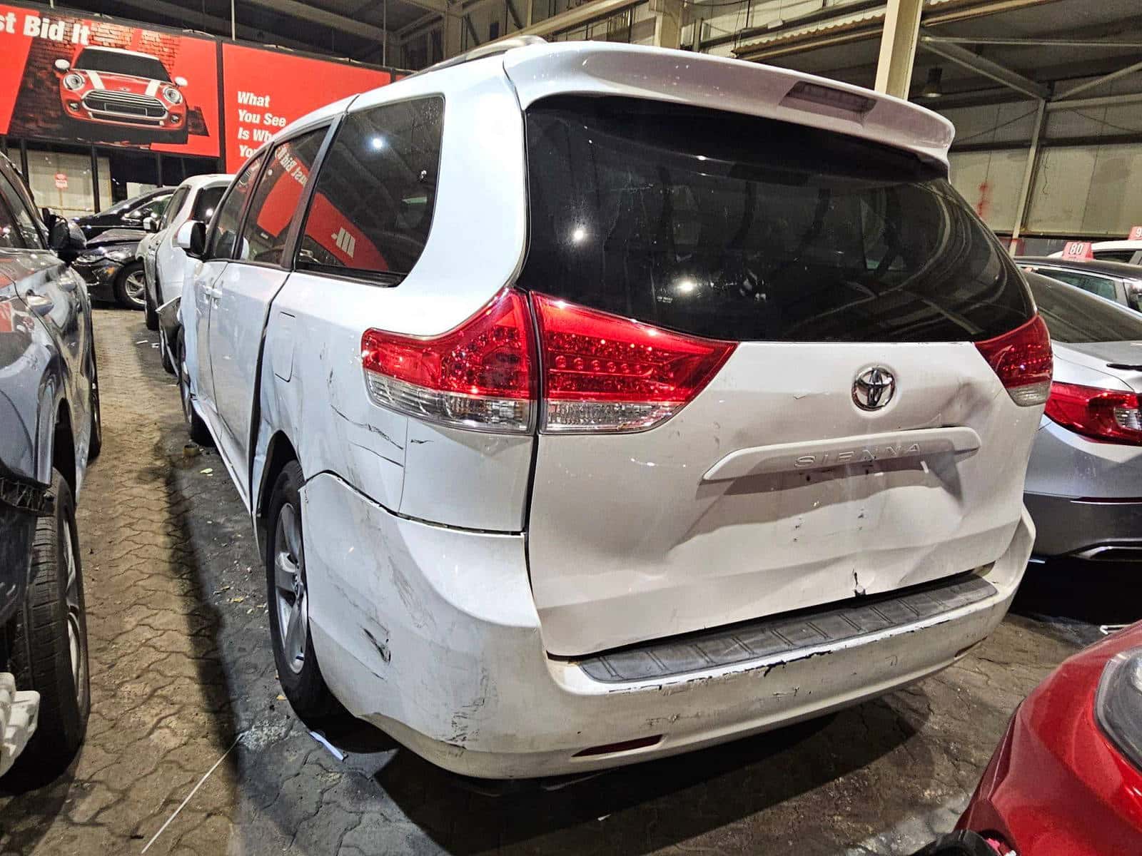 TOYOTA SIENNA 2011 thumbnail 4