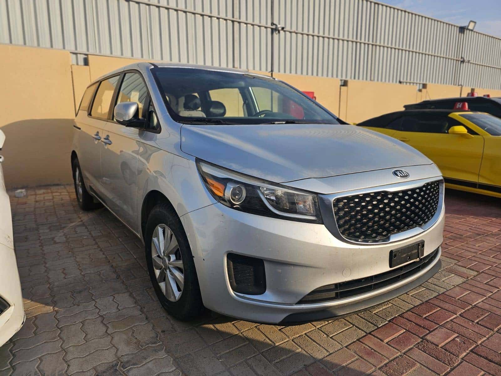 Kia Sedona 2016 thumbnail 3
