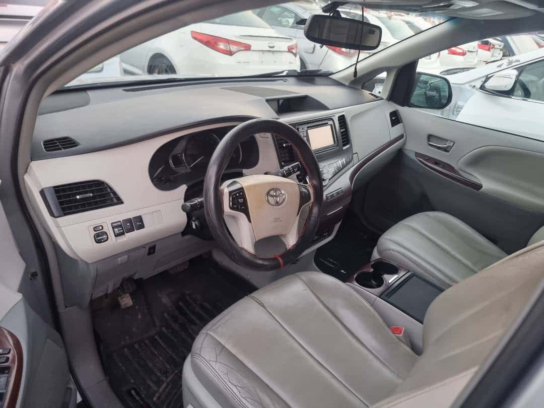 TOYOTA SIENNA 2014 thumbnail 2