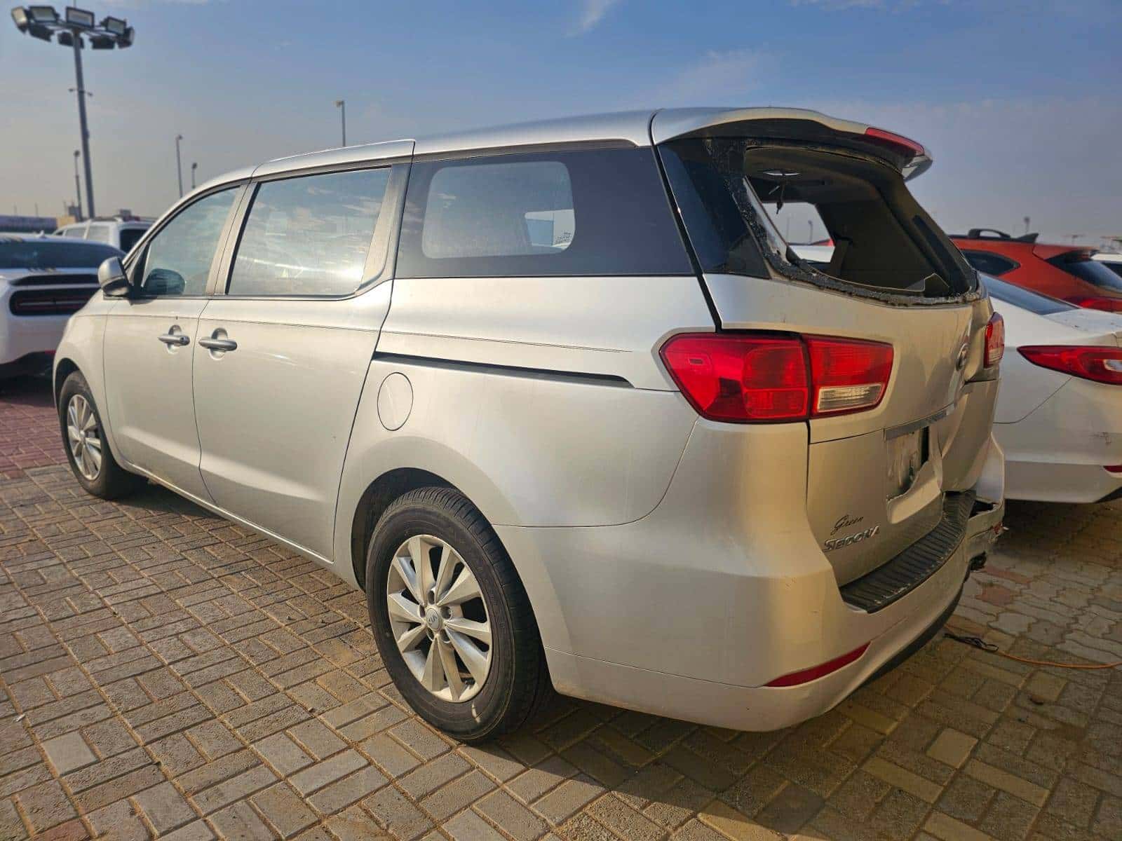 Kia Sedona 2016 thumbnail 7