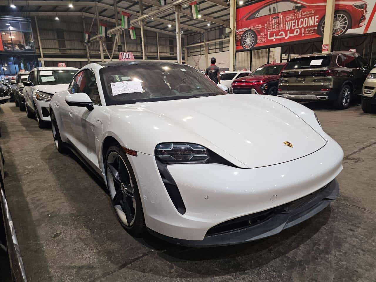 Porsche Taycan 2020 thumbnail 5