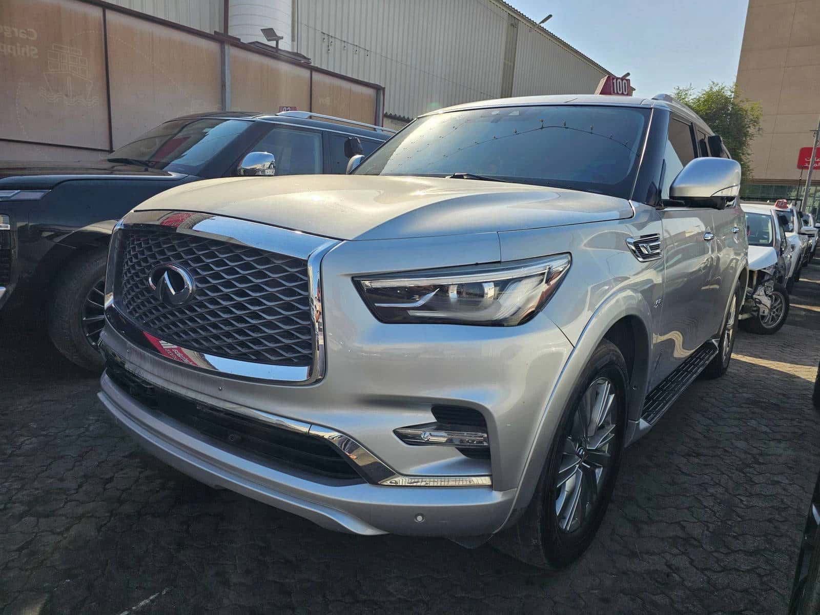 INFINITI QX80 2019 thumbnail 4
