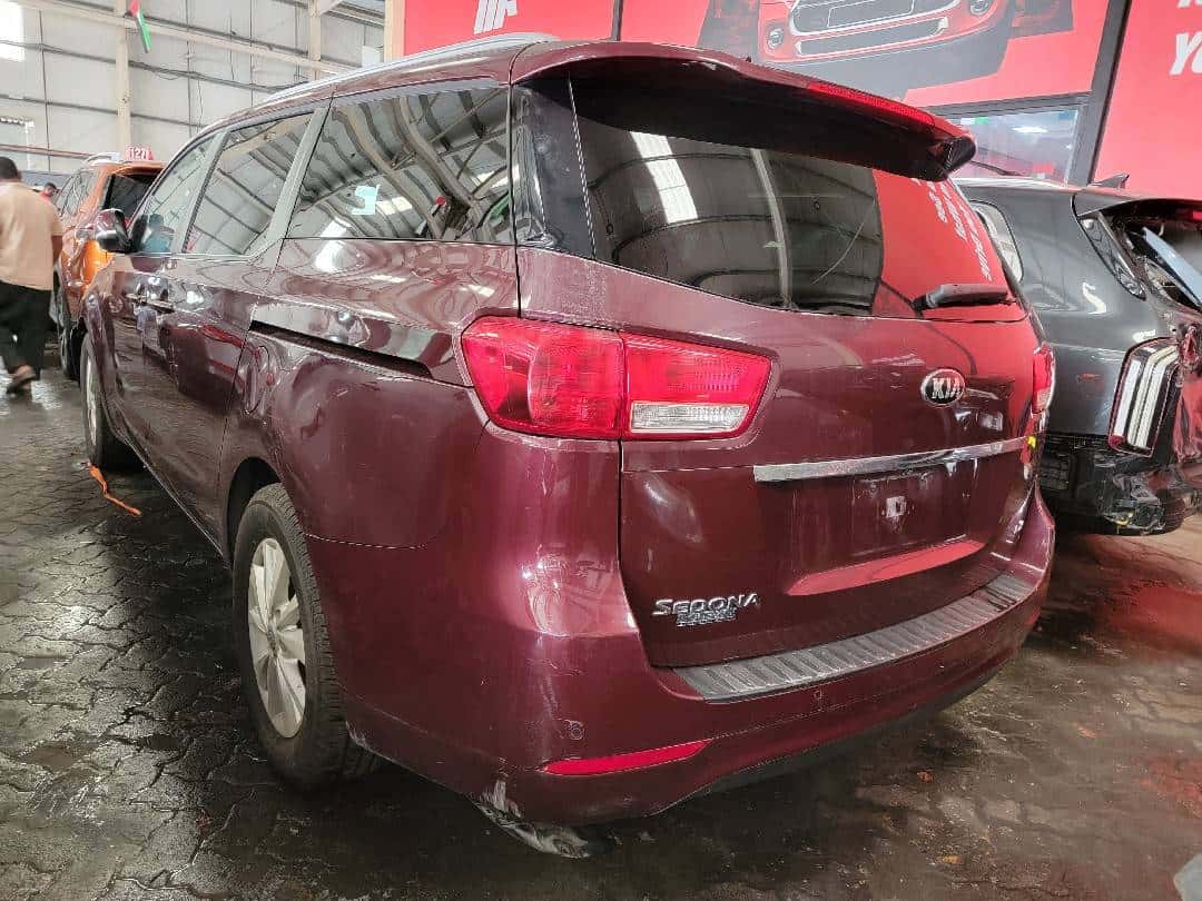 Kia Sedona 2016 thumbnail 1