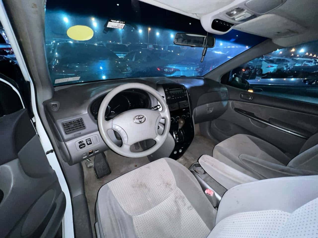 Toyota Sienna 2010 thumbnail 2
