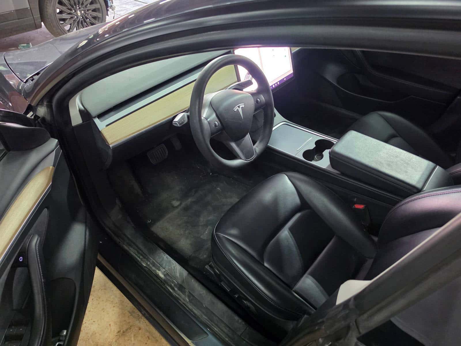 Tesla Model 3 2023 thumbnail 7