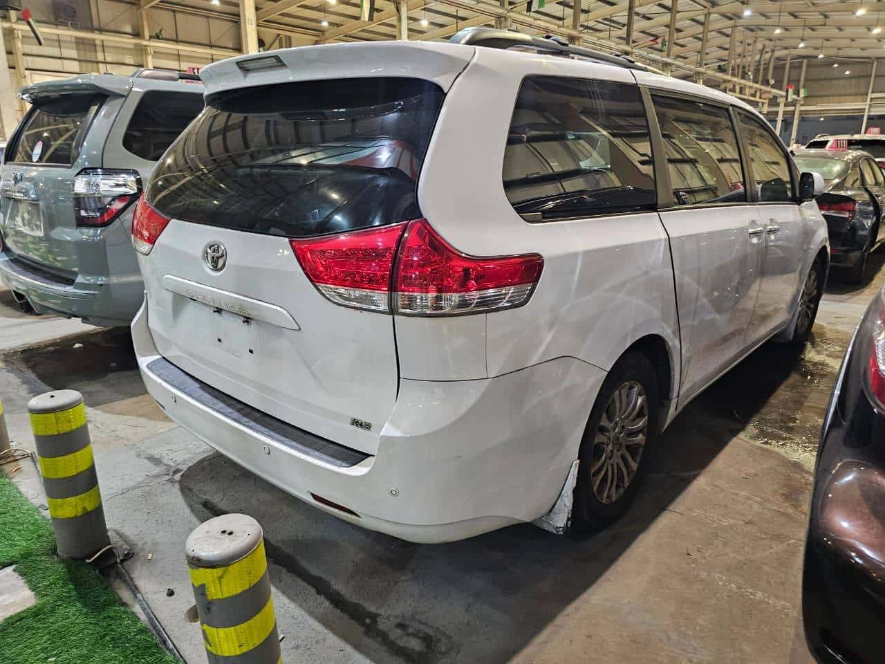 TOYOTA SIENNA 2011 thumbnail 6