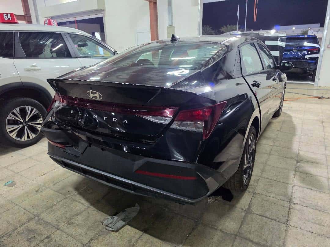 Hyundai Elantra 2025 thumbnail 1
