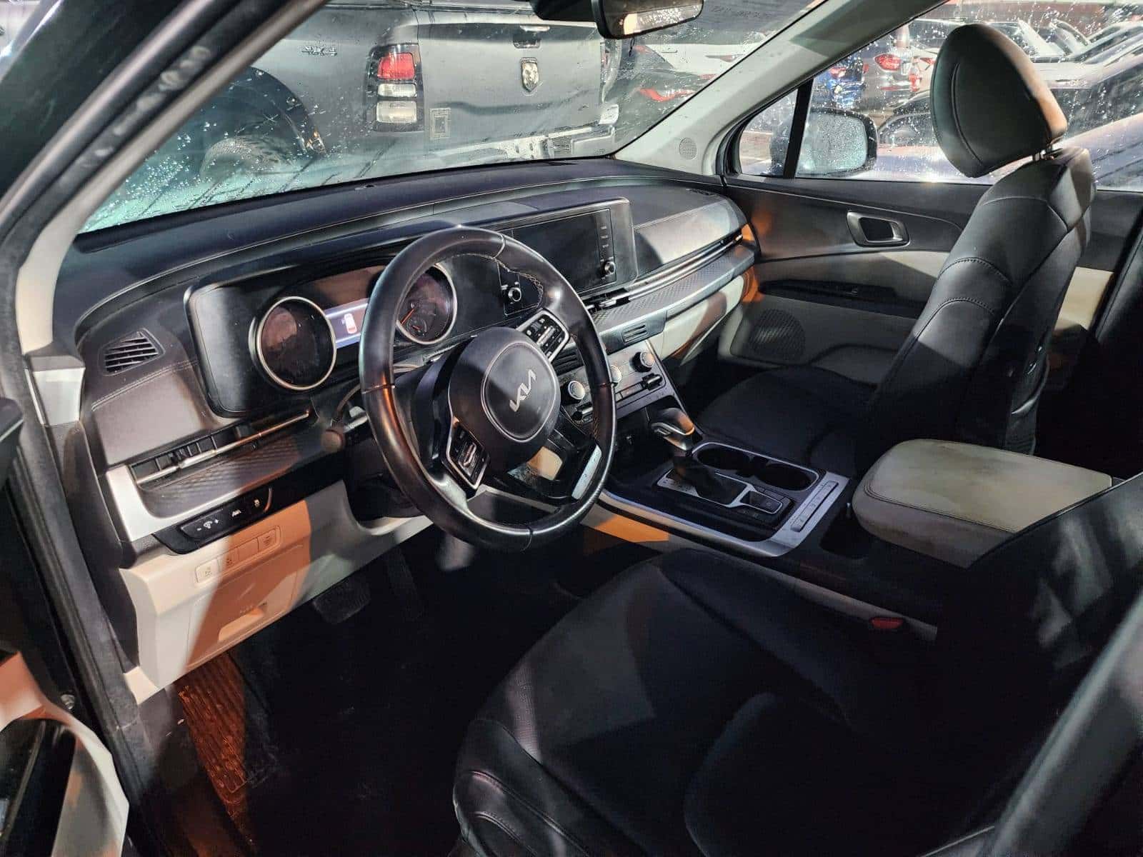 KIA CARNIVAL LX 2023 thumbnail 7