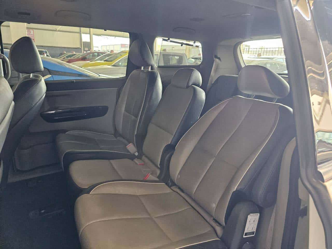 Kia Sedona 2016 thumbnail 5