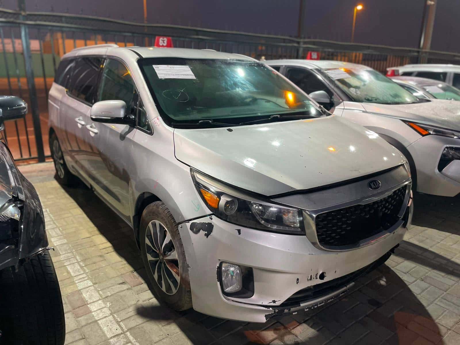 Kia Sedona 2015 thumbnail 2