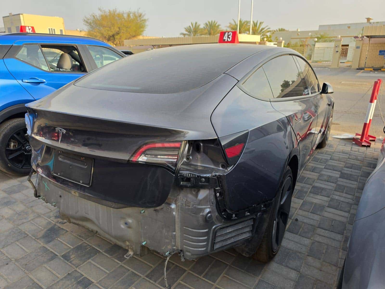 Tesla Model 3 2022 thumbnail 2