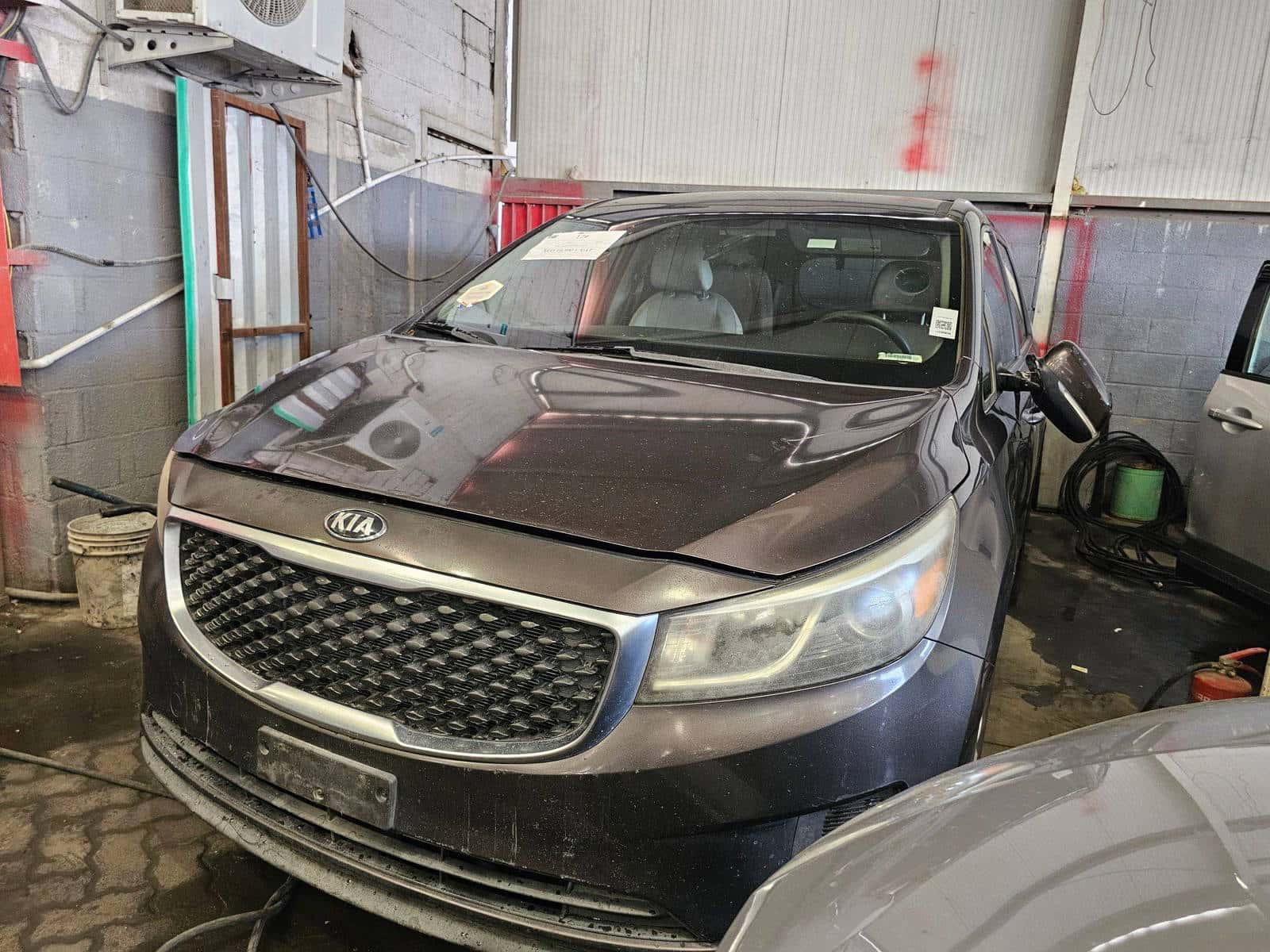 KIA SEDONA 2015 thumbnail 3