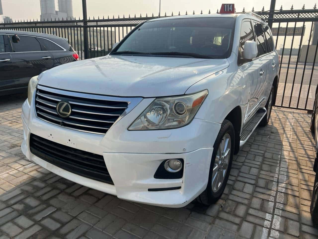 Lexus LX 570 2011 thumbnail 5