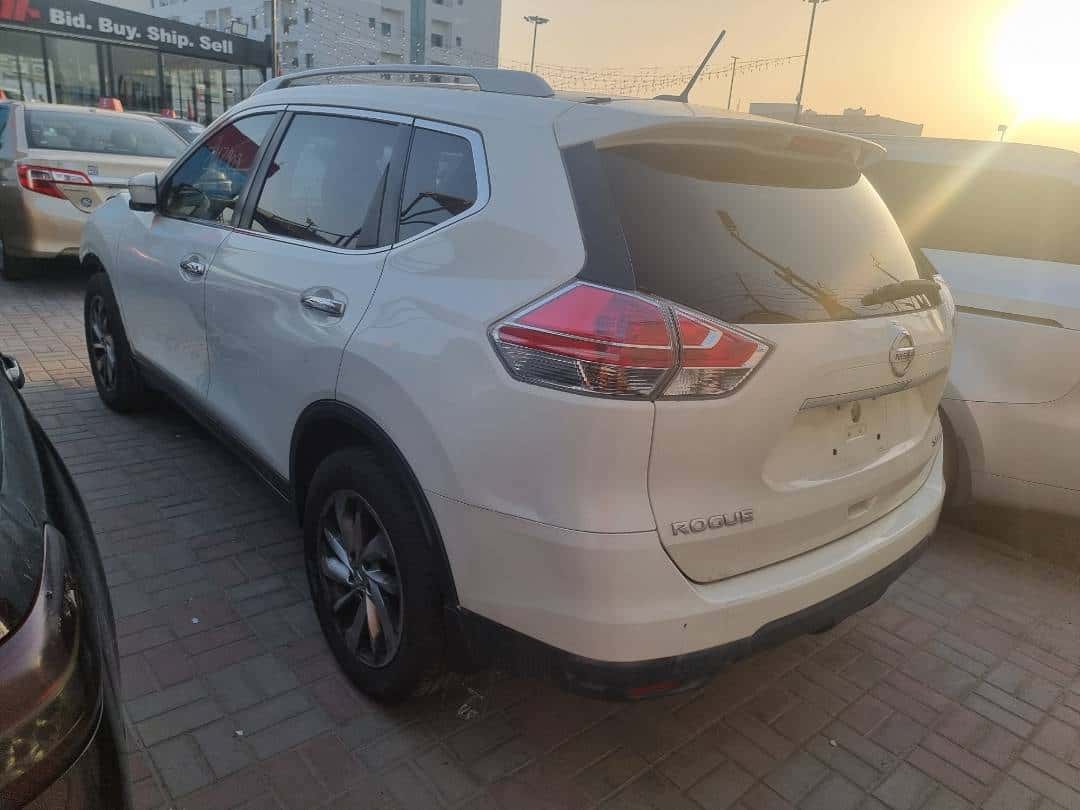 Nissan Rogue 2015 thumbnail 3