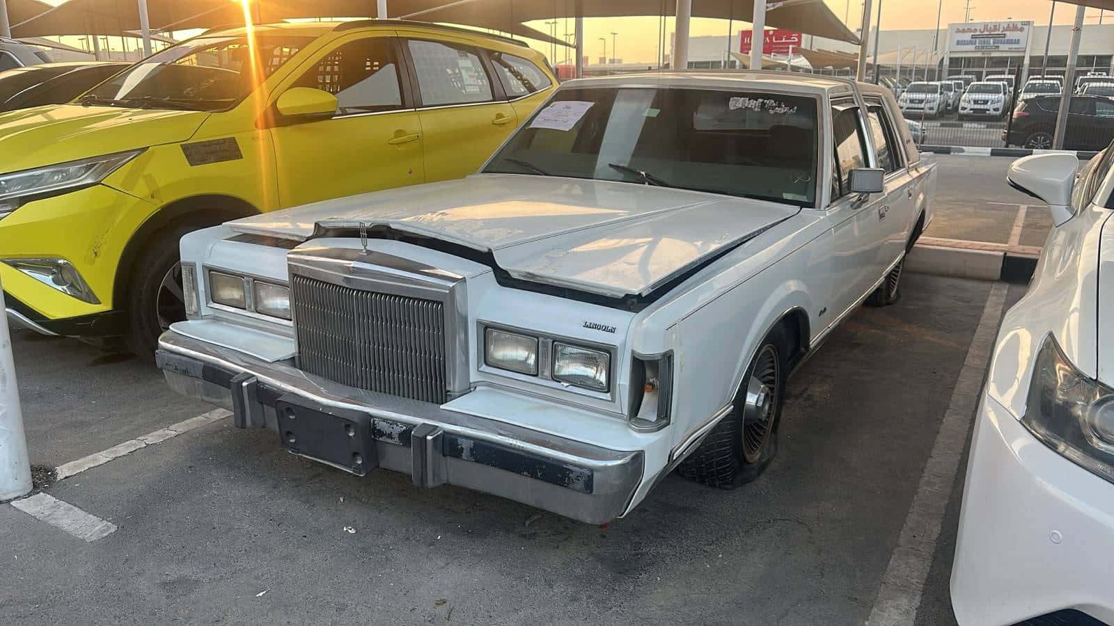 Lincoln TOWN 1988 thumbnail 2