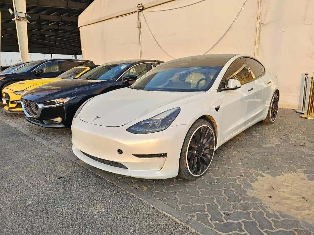 TESLA MODEL 3 2021 thumbnail 6