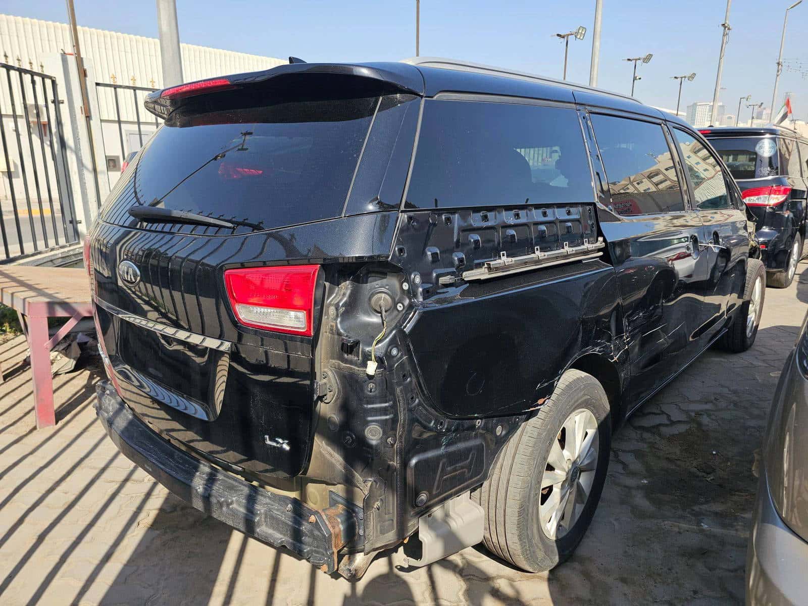 KIA SEDONA 2017 thumbnail 2
