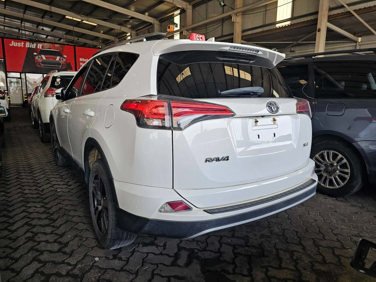 TOYOTA RAV4 2018 thumbnail 2