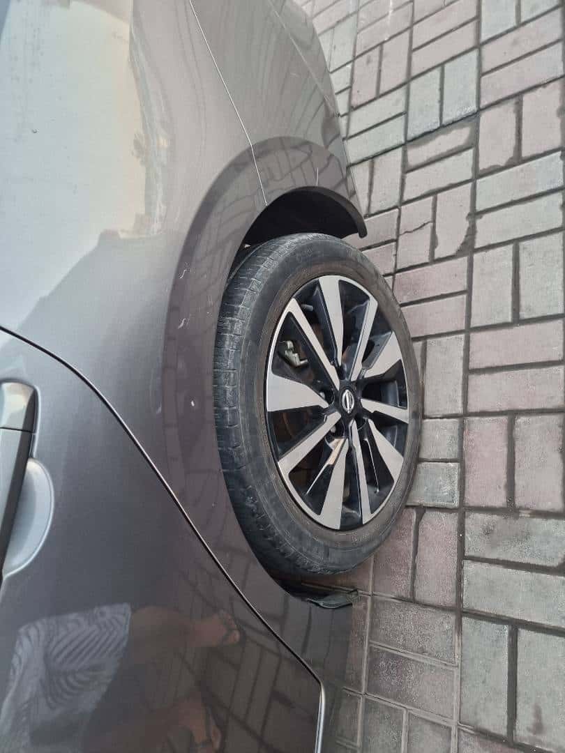 NISSAN SENTRA - Exterior