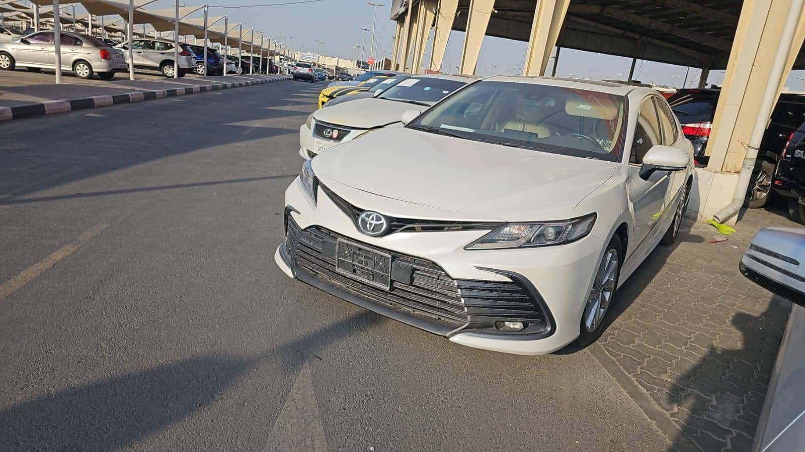 Toyota Camry 2023 thumbnail 3