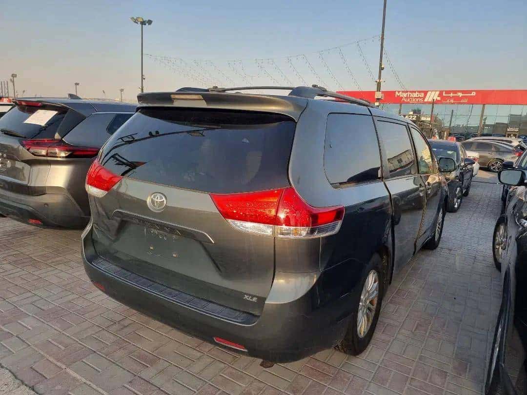 Toyota Sienna 2012 thumbnail 1
