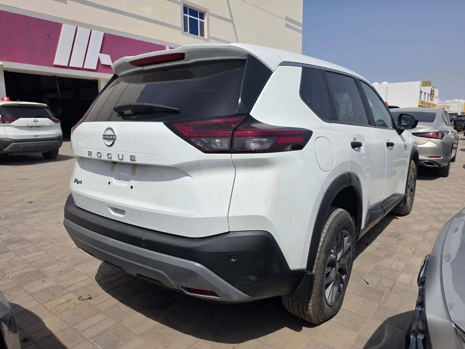 Nissan Rogue 2023 thumbnail 4