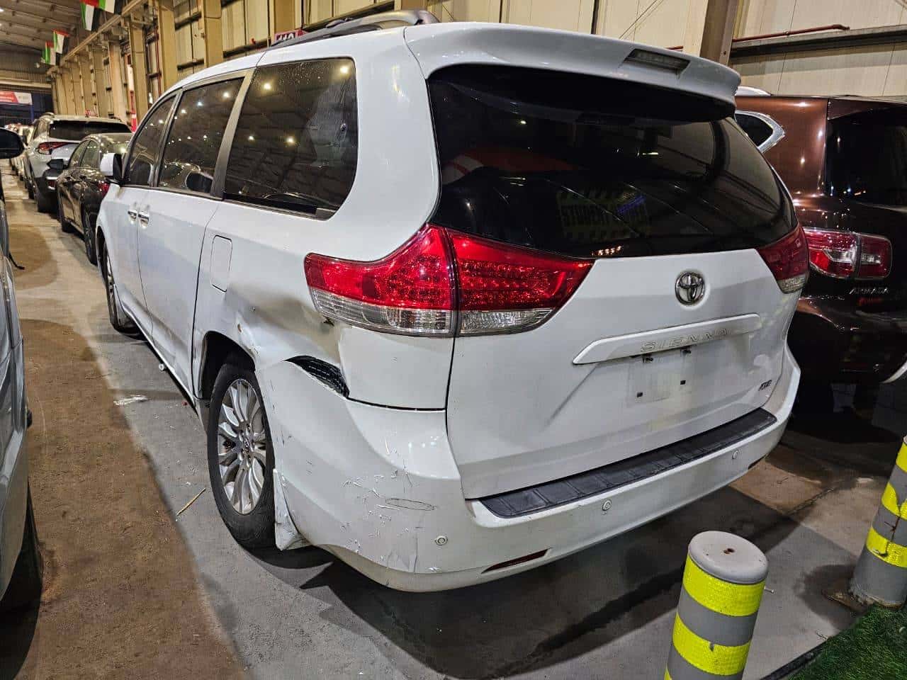 TOYOTA SIENNA 2011 thumbnail 4