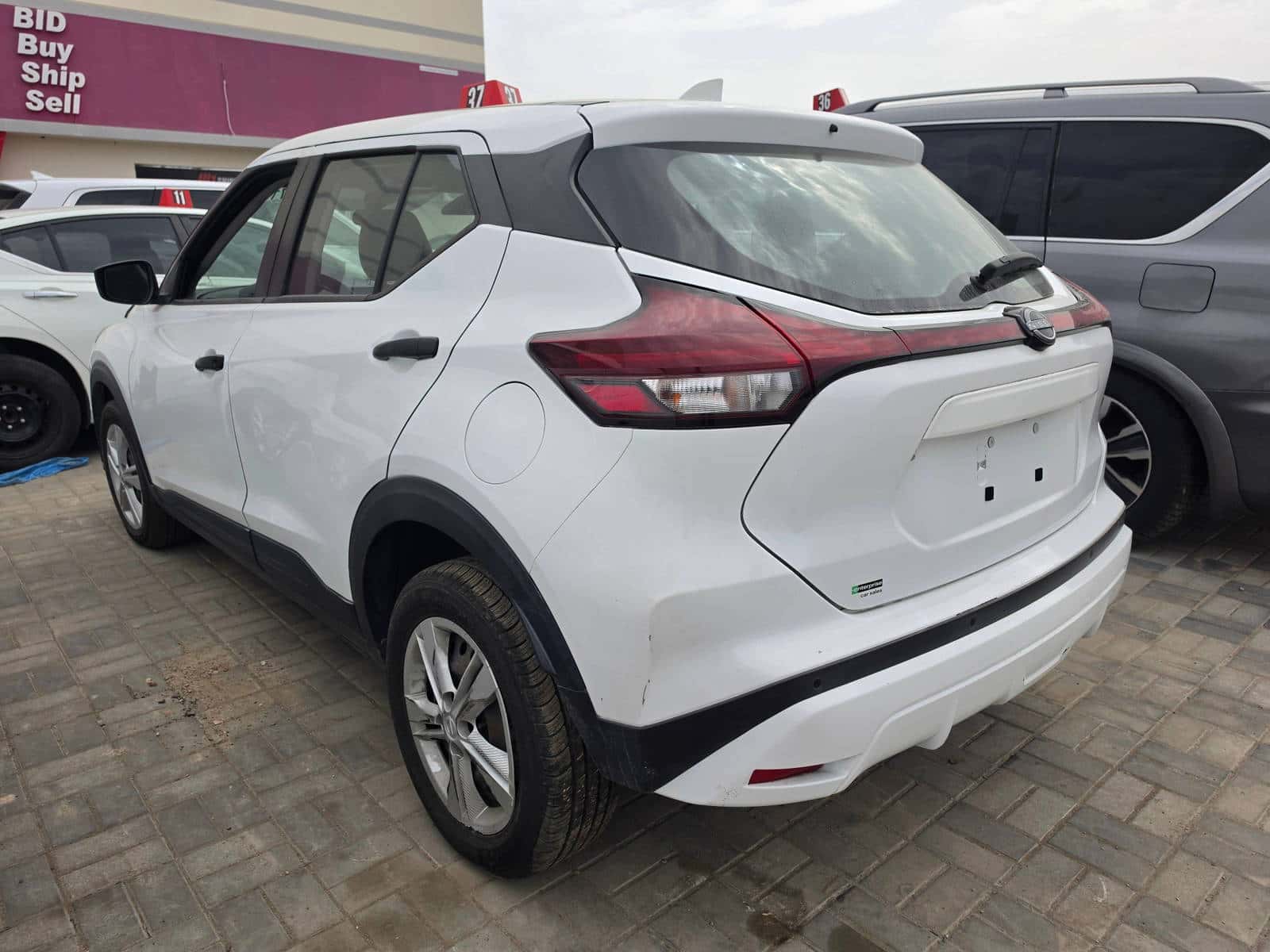 Nissan Kicks 2023 thumbnail 4