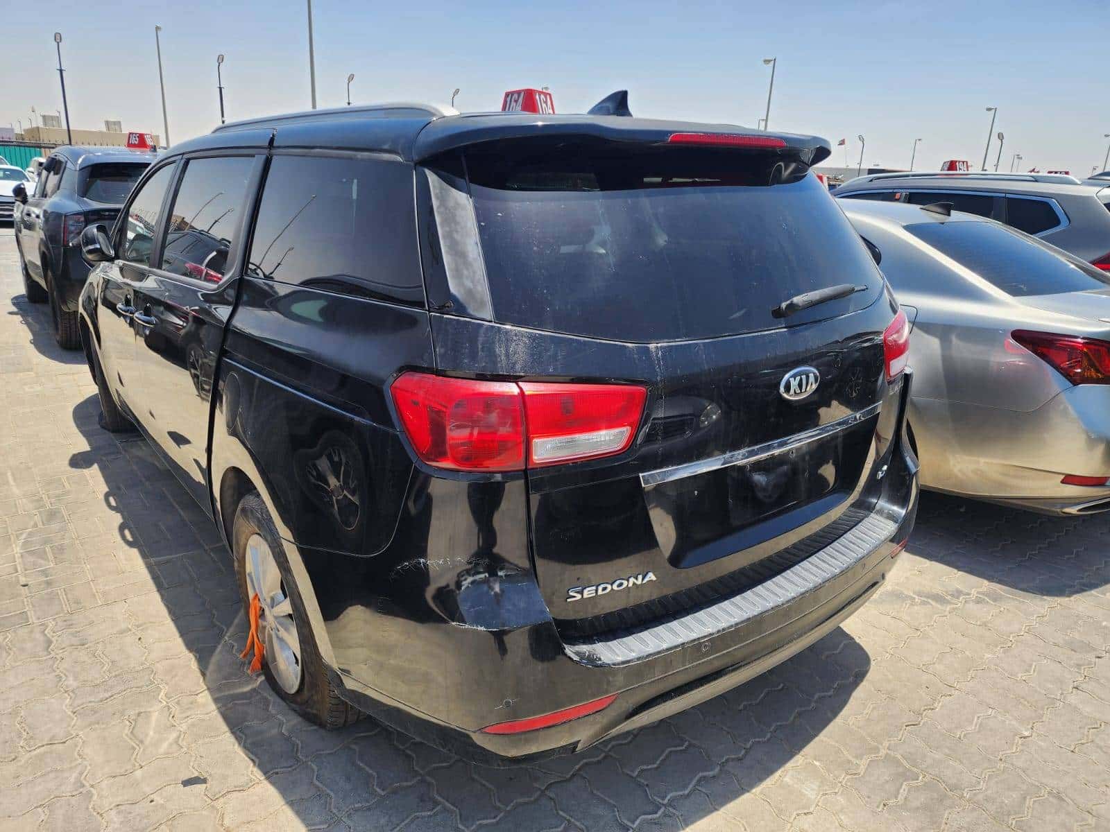 Kia Sedona 2017 thumbnail 7