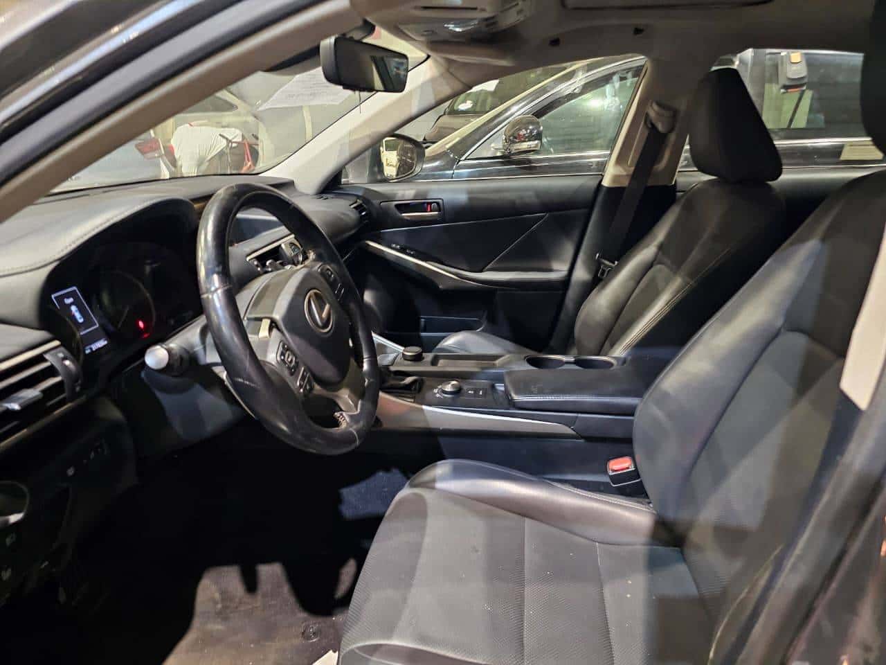 LEXUS IS 300 2018 thumbnail 7