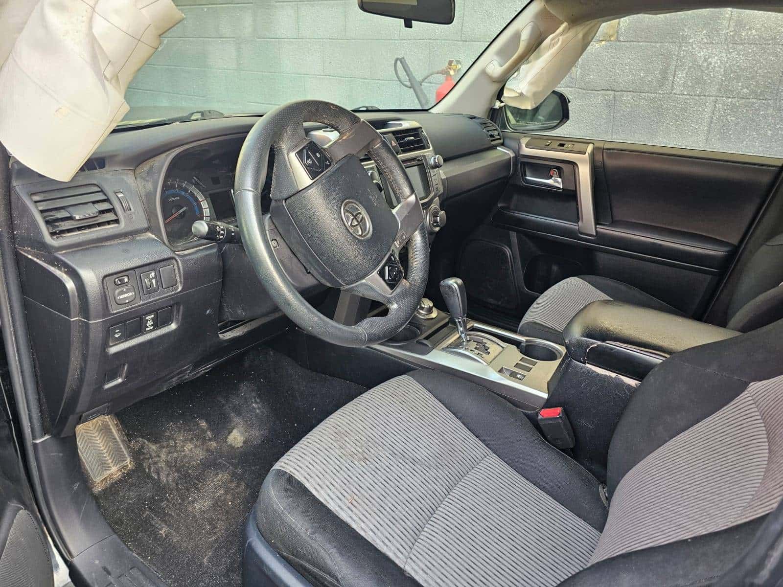 Toyota 4RUNNER SR5 2018 thumbnail 6