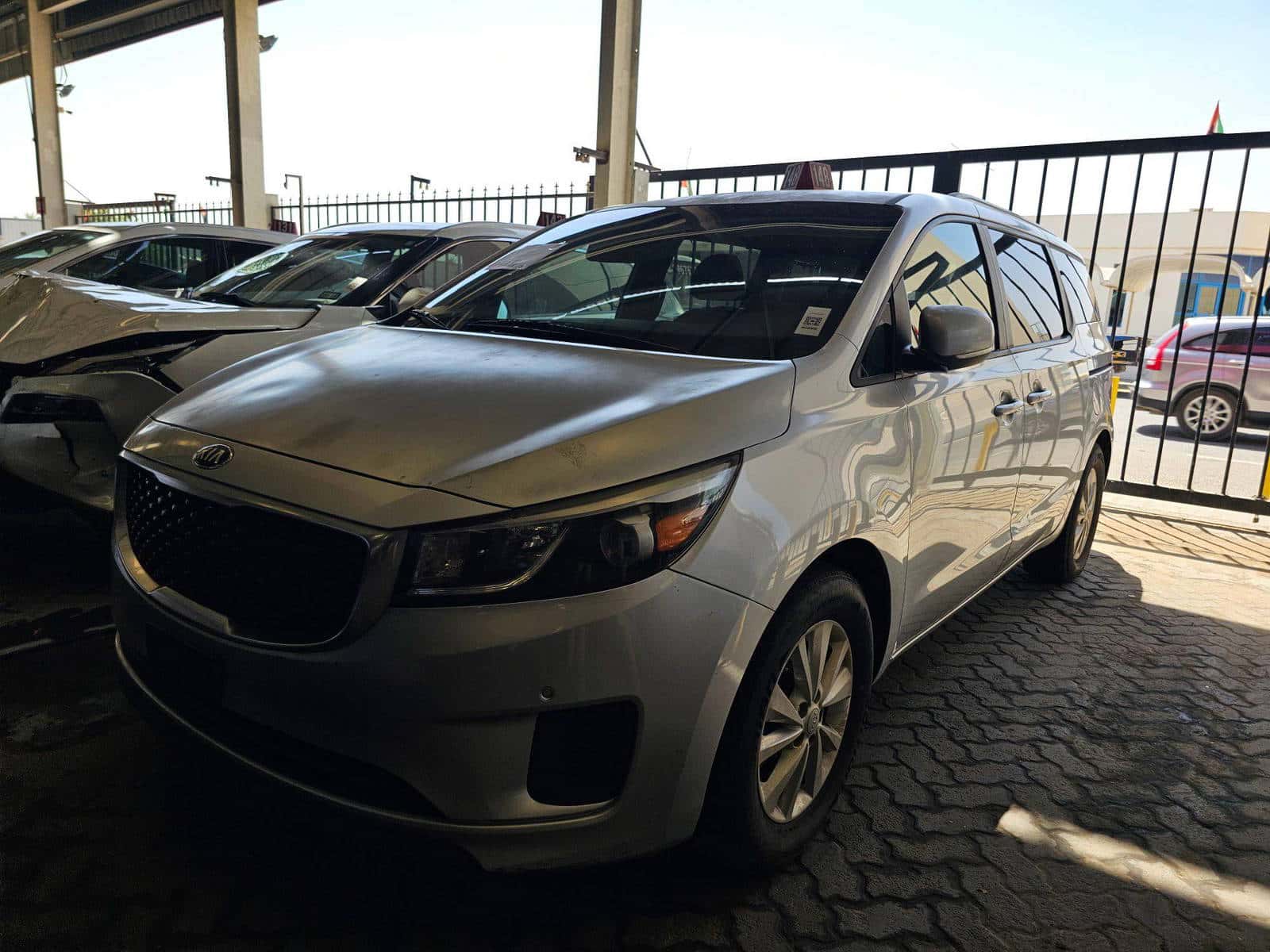 KIA SEDONA 2017 thumbnail 3