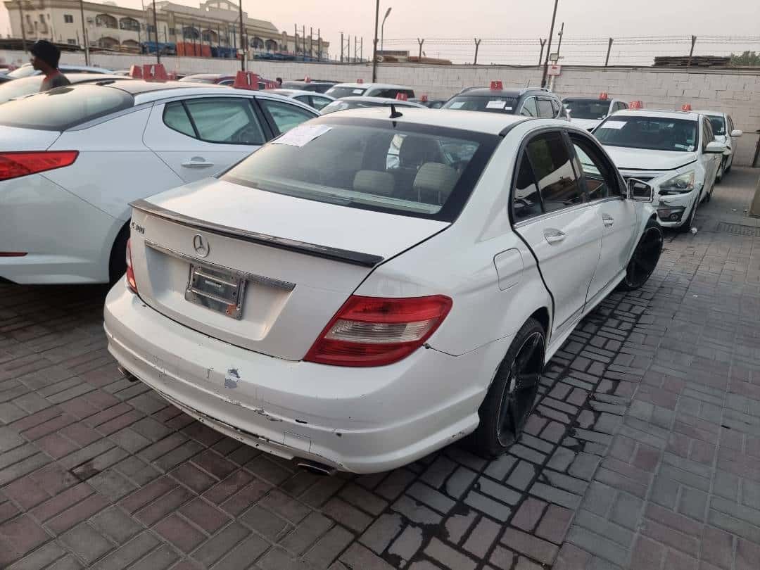 MERCEDES BENZ C300 2011 thumbnail 3