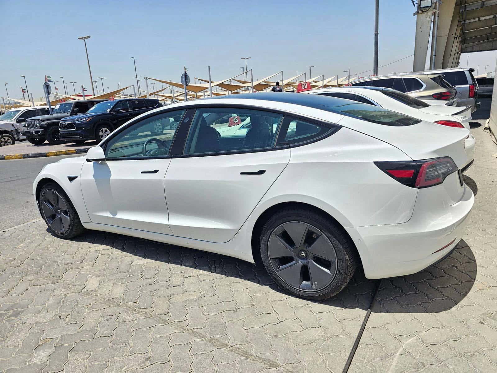 TESLA MODEL 3 2021 thumbnail 4