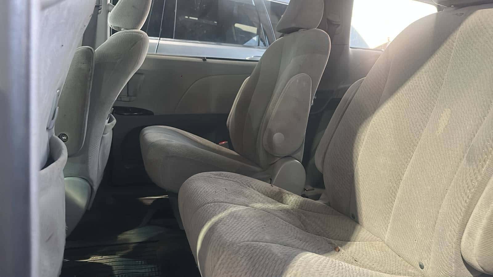 Toyota Sienna 2011 thumbnail 5