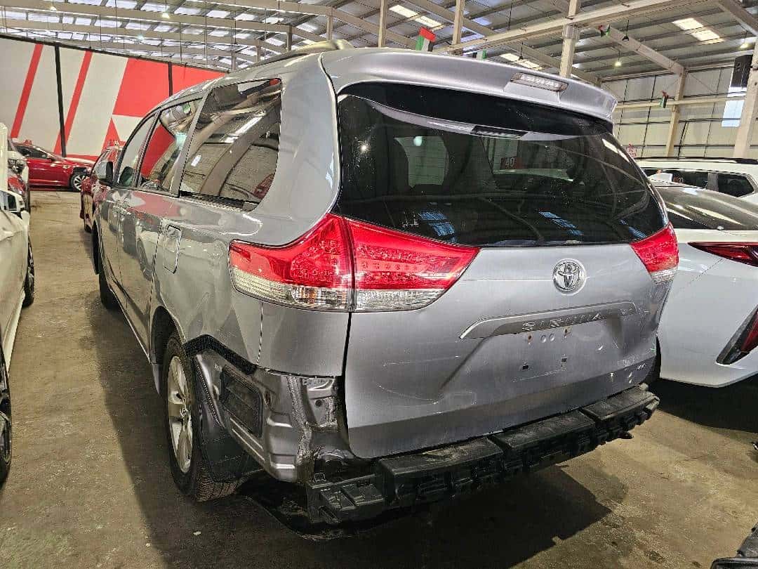 Toyota Sienna 2013 thumbnail 1