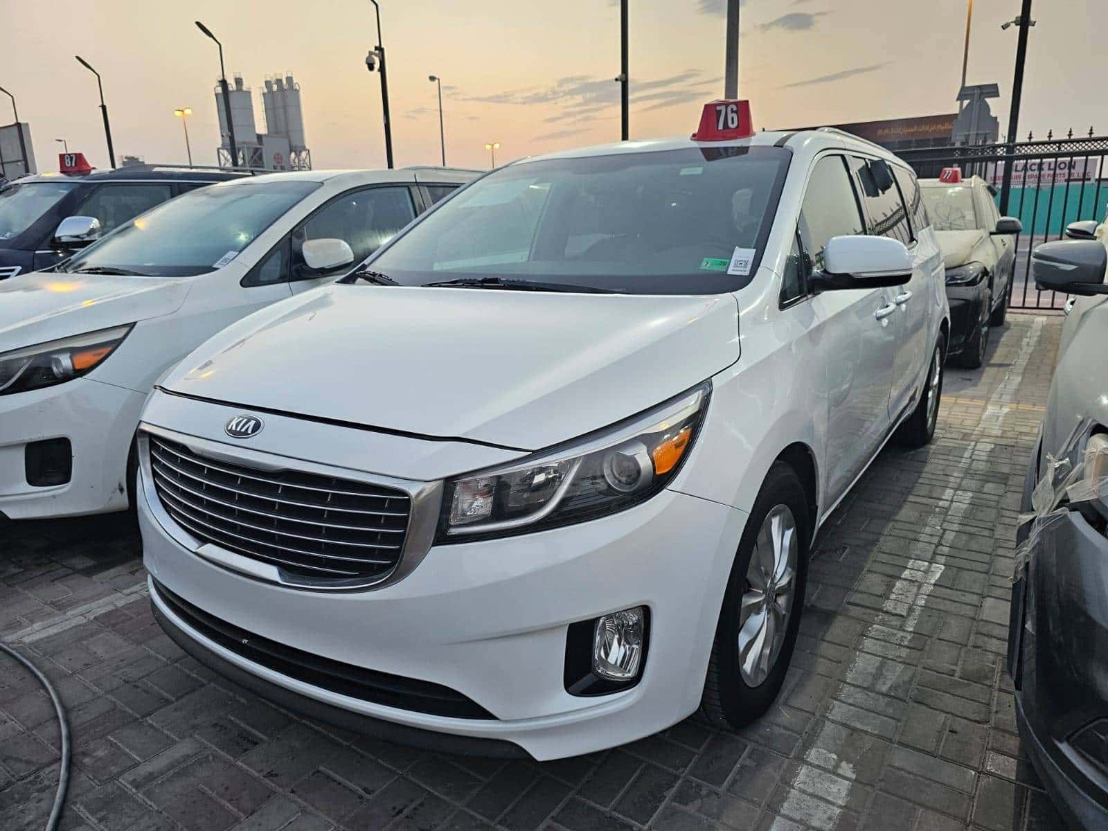 Kia Sedona 2016 thumbnail 1