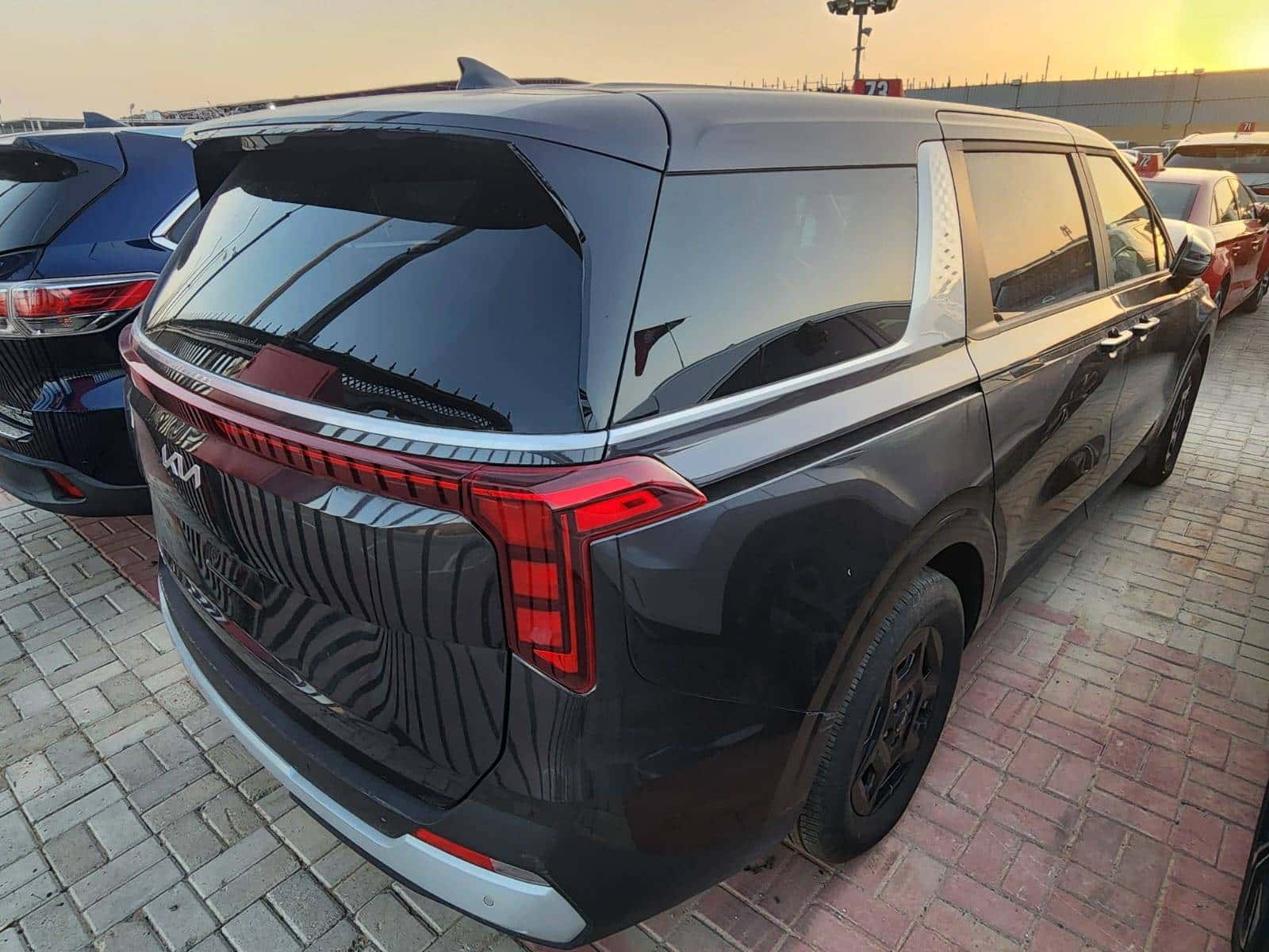 Kia CARNIVAL LX 2025 thumbnail 5
