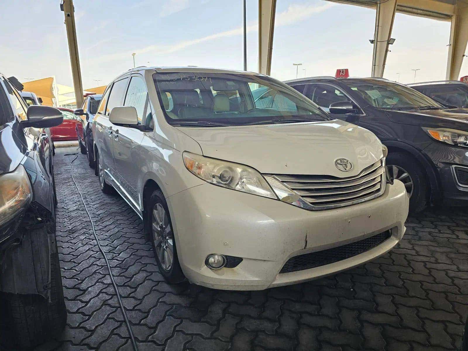 Toyota Sienna 2011 thumbnail 1
