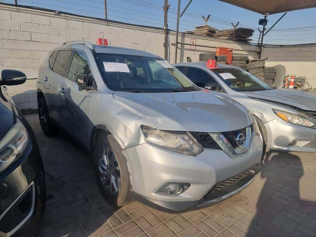 Nissan Rogue 2015 thumbnail 2