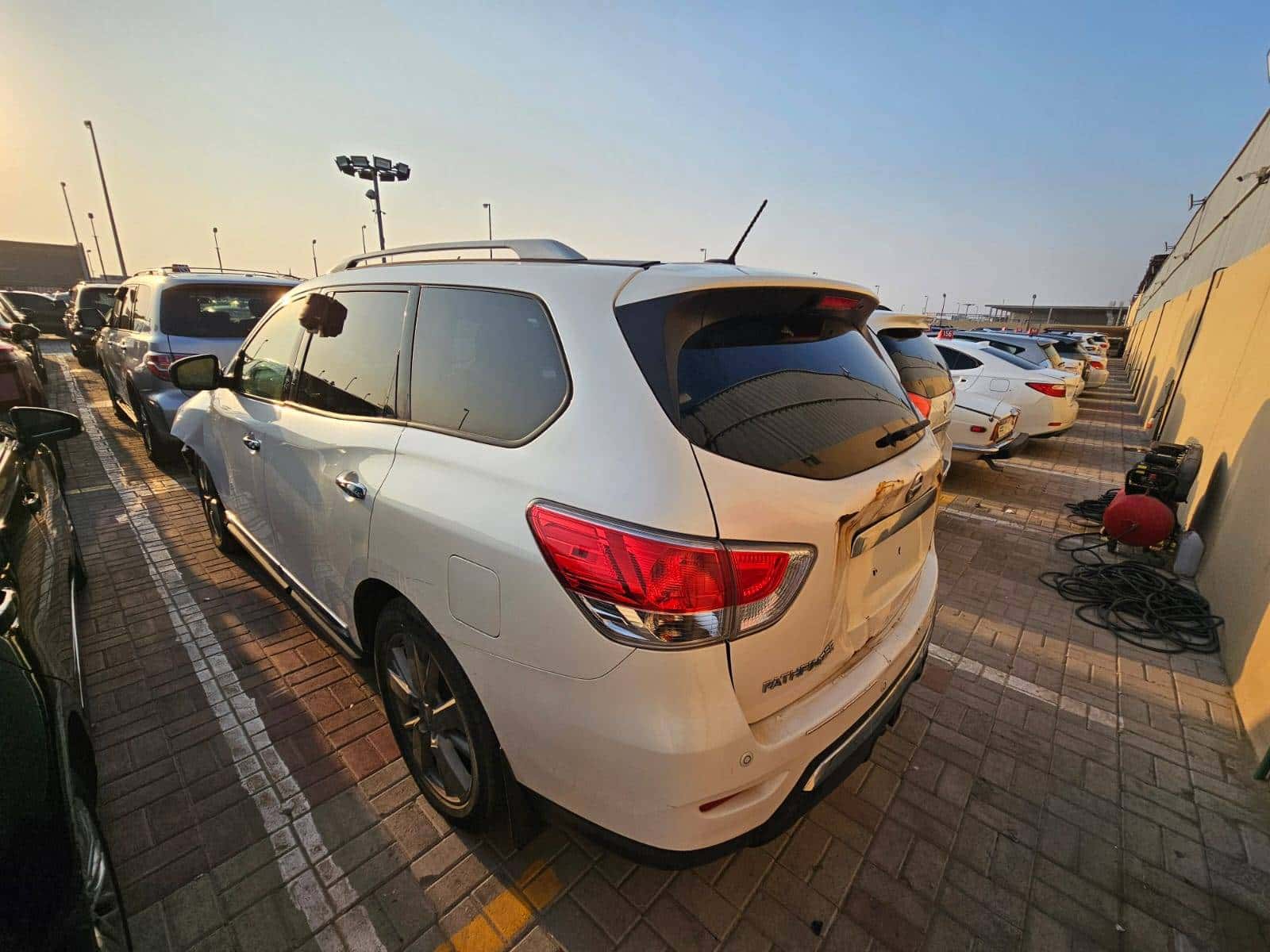 Nissan Pathfinder 2015 thumbnail 3