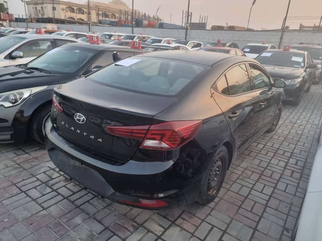 Hyundai Elantra 2019 thumbnail 3