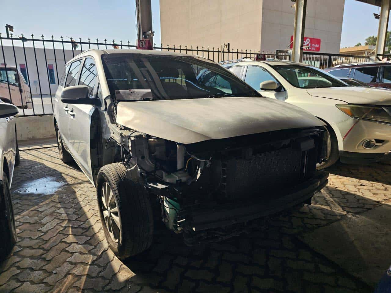 Kia Sedona 2016 thumbnail 2