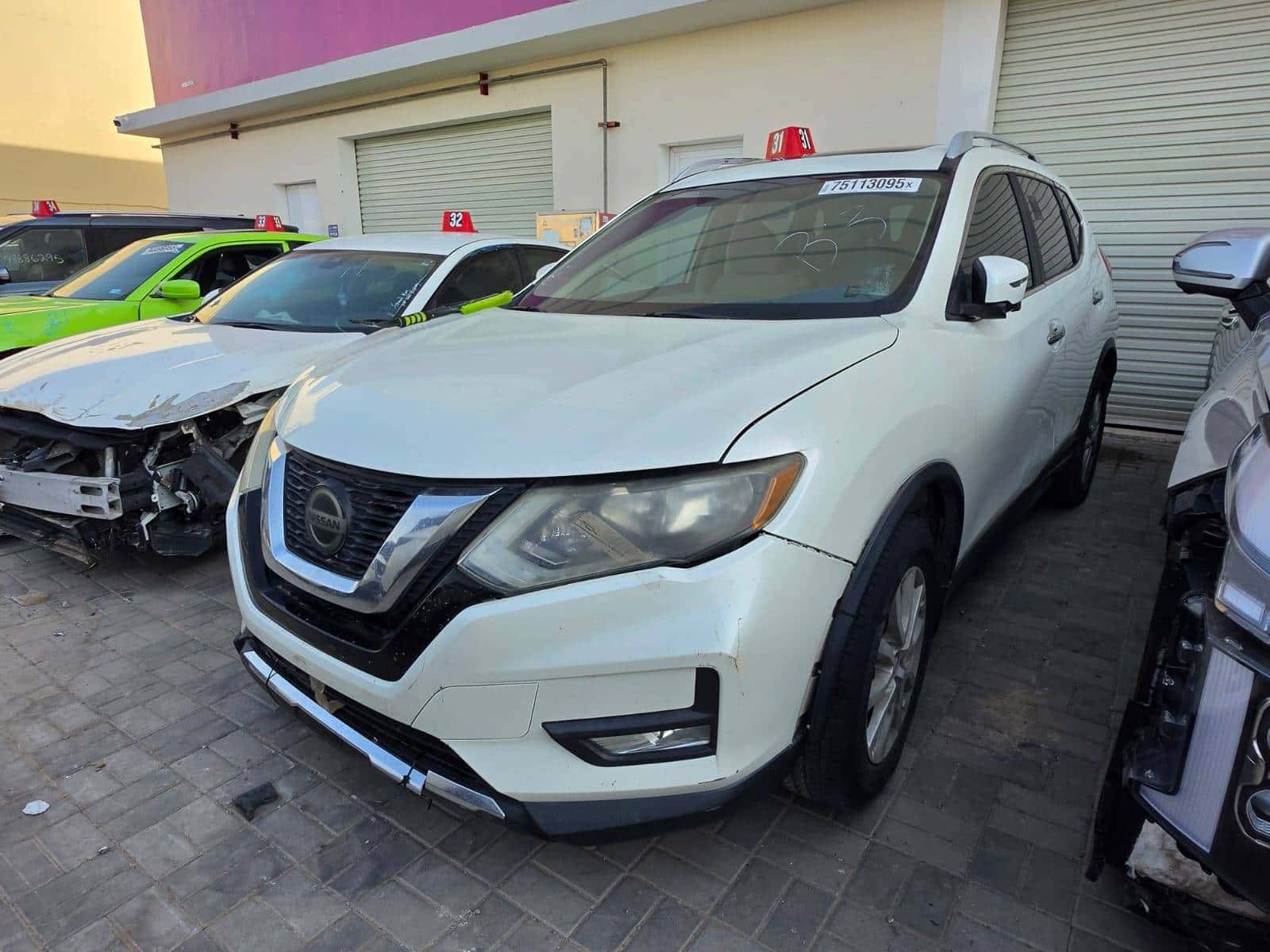 Nissan Rogue 2018 thumbnail 2
