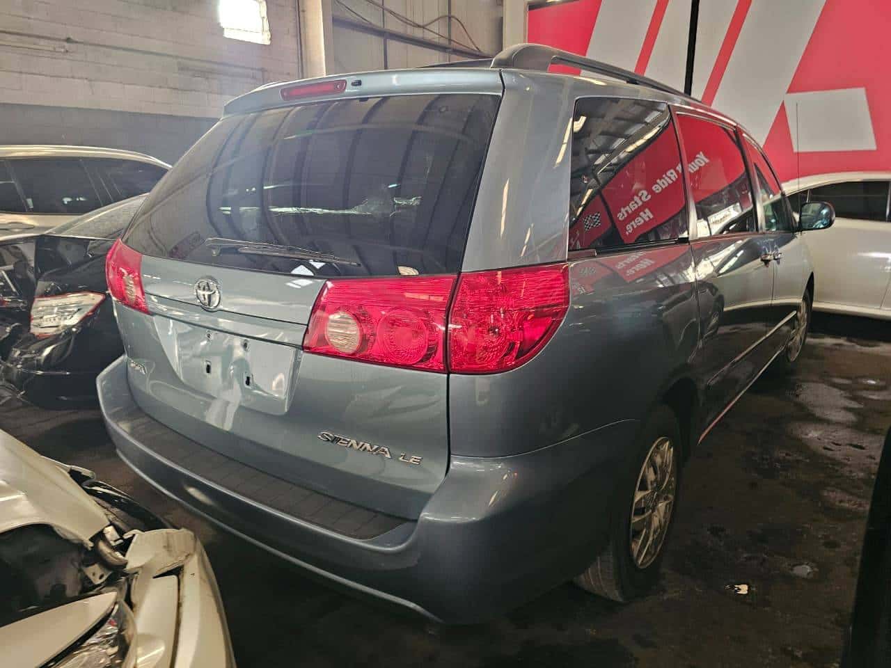 Toyota Sienna 2010 thumbnail 2