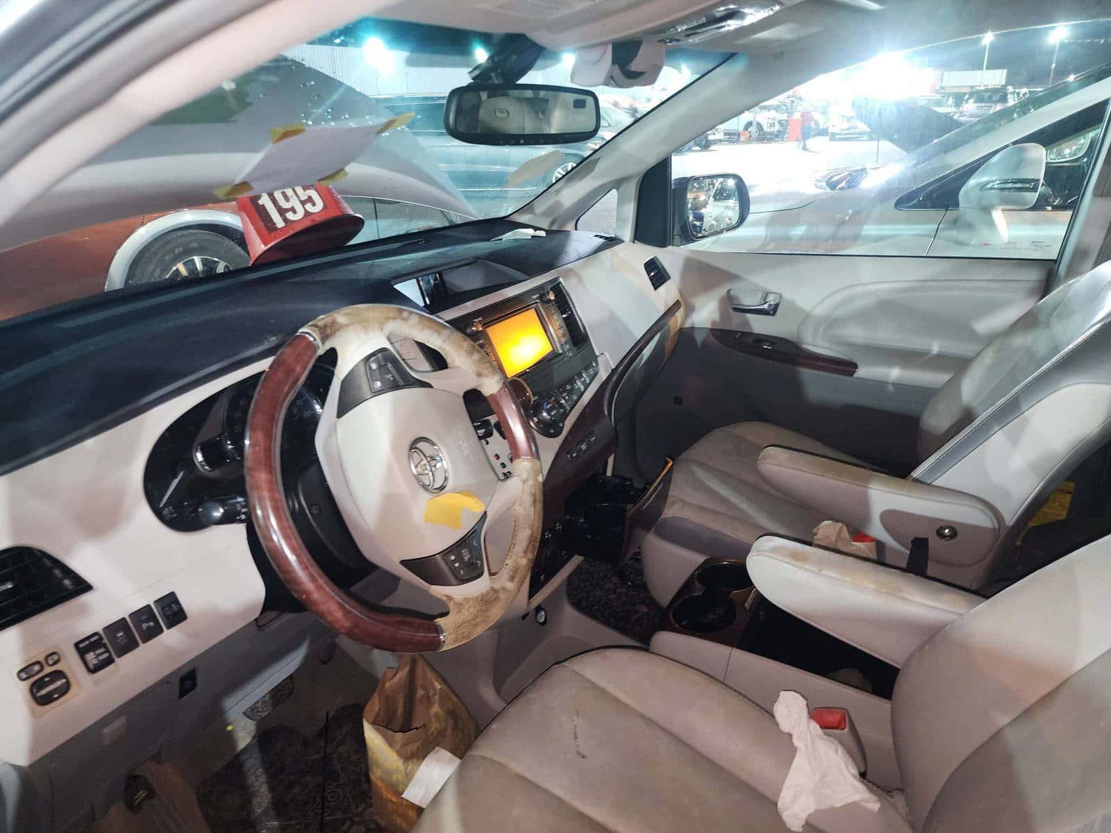 TOYOTA SIENNA 2011 thumbnail 7