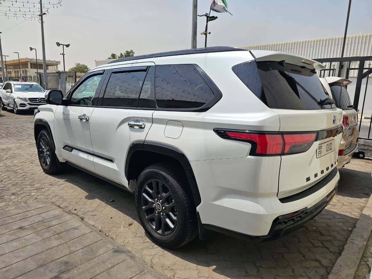 Toyota Sequoia 2023 thumbnail 4